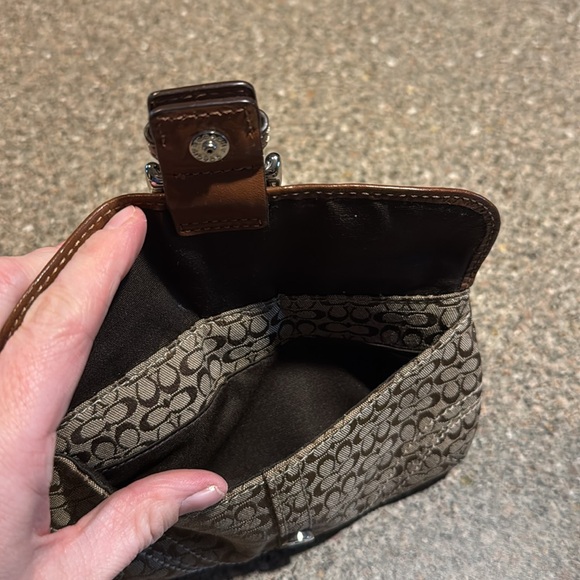 Coach signature wristlet - Picture 3 of 3